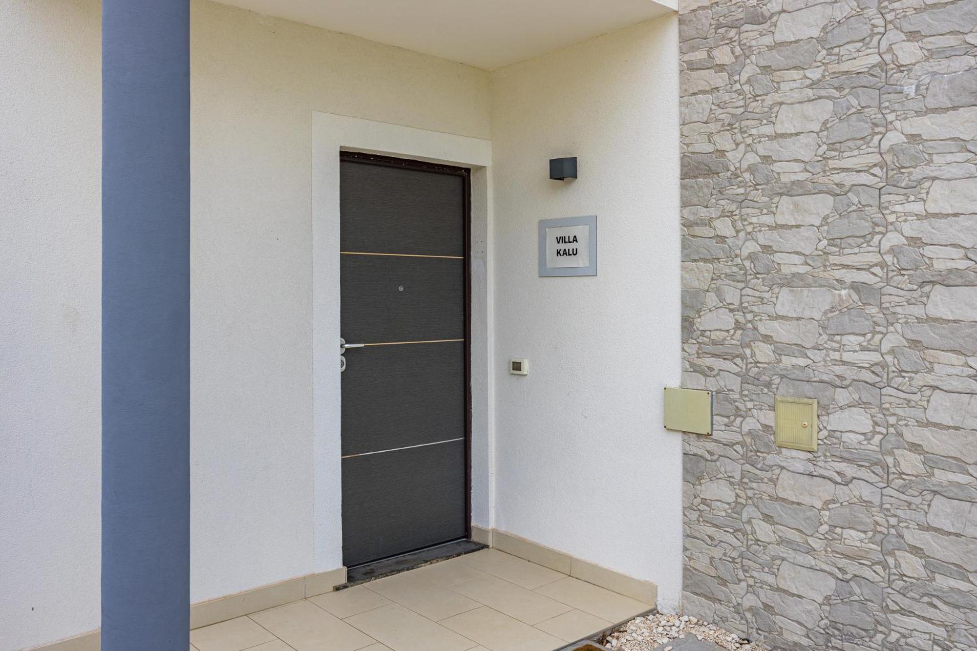 Villa Kalu 1 Krnica Bagian luar foto
